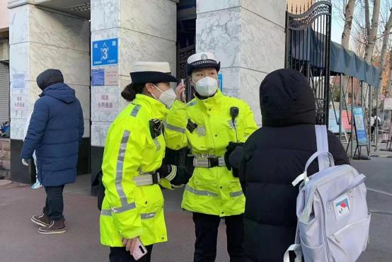 護(hù)航“研”考，濟(jì)南交警一直在路上！